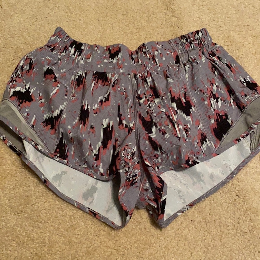 SOLD Lululemon Hotty Hot shorts 6